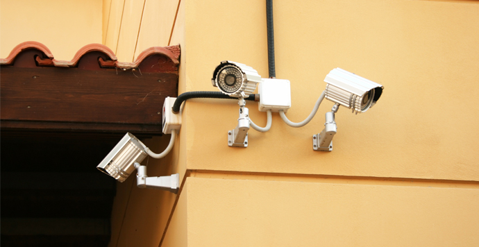 Güvenlik kamera ve alarm sistemleri